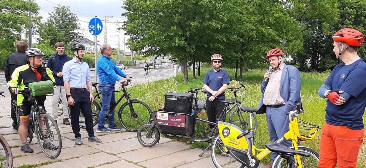 20230602 ADFC OB Radtour Kleine Marienbruecke Foto ADFC DD ES klein