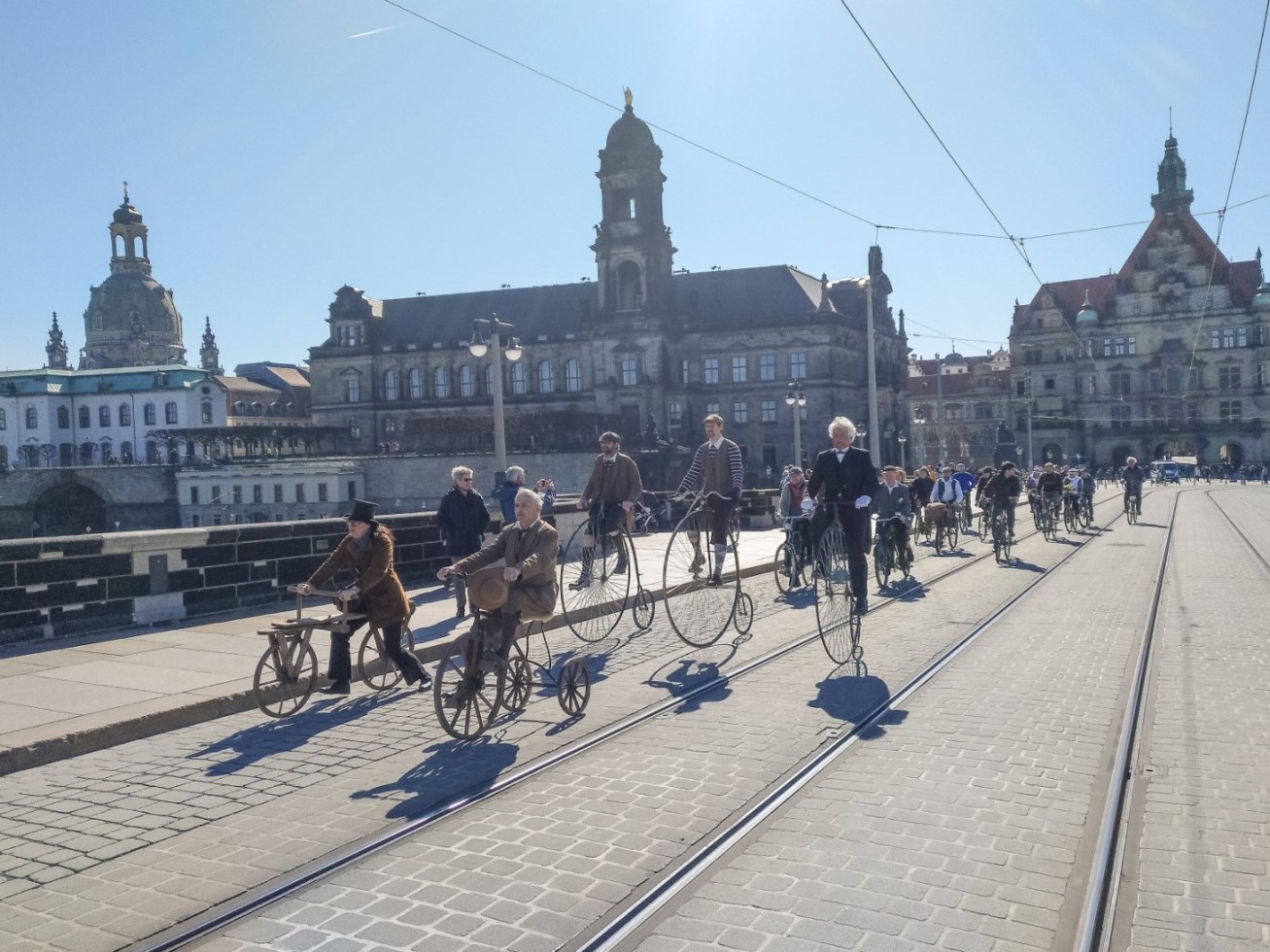 Mit dem Rad auf der Augustus 1 klein Foto ADFC DD Jürgen Ilchmann