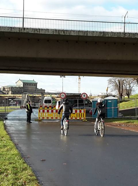 Sperrung am Königsufer
