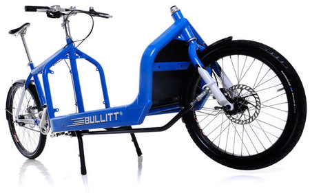 Bild mit Autofahrer und Fahrradtrainer auf dem Gehweg (c) Larry vs Harry